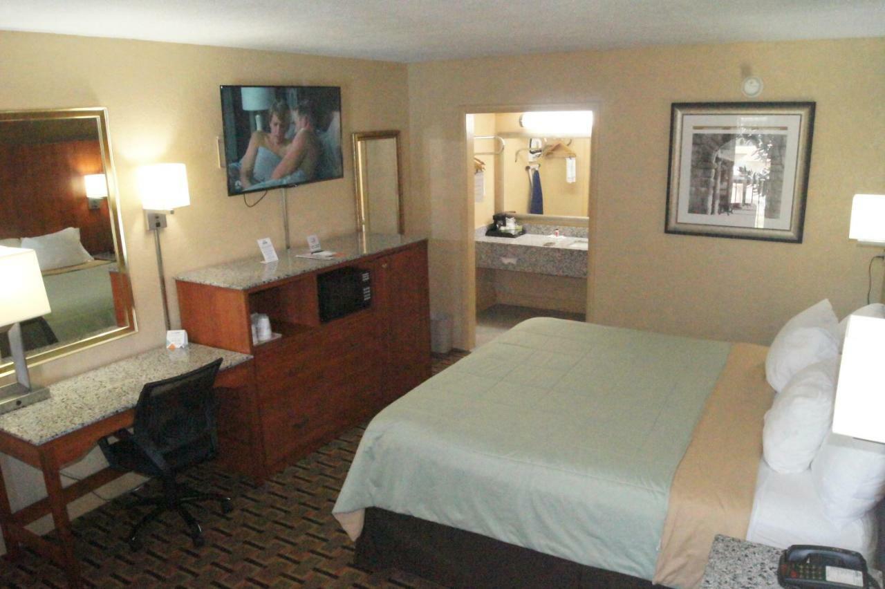 Days Inn By Wyndham Durham/Near Duke University Eksteriør bilde