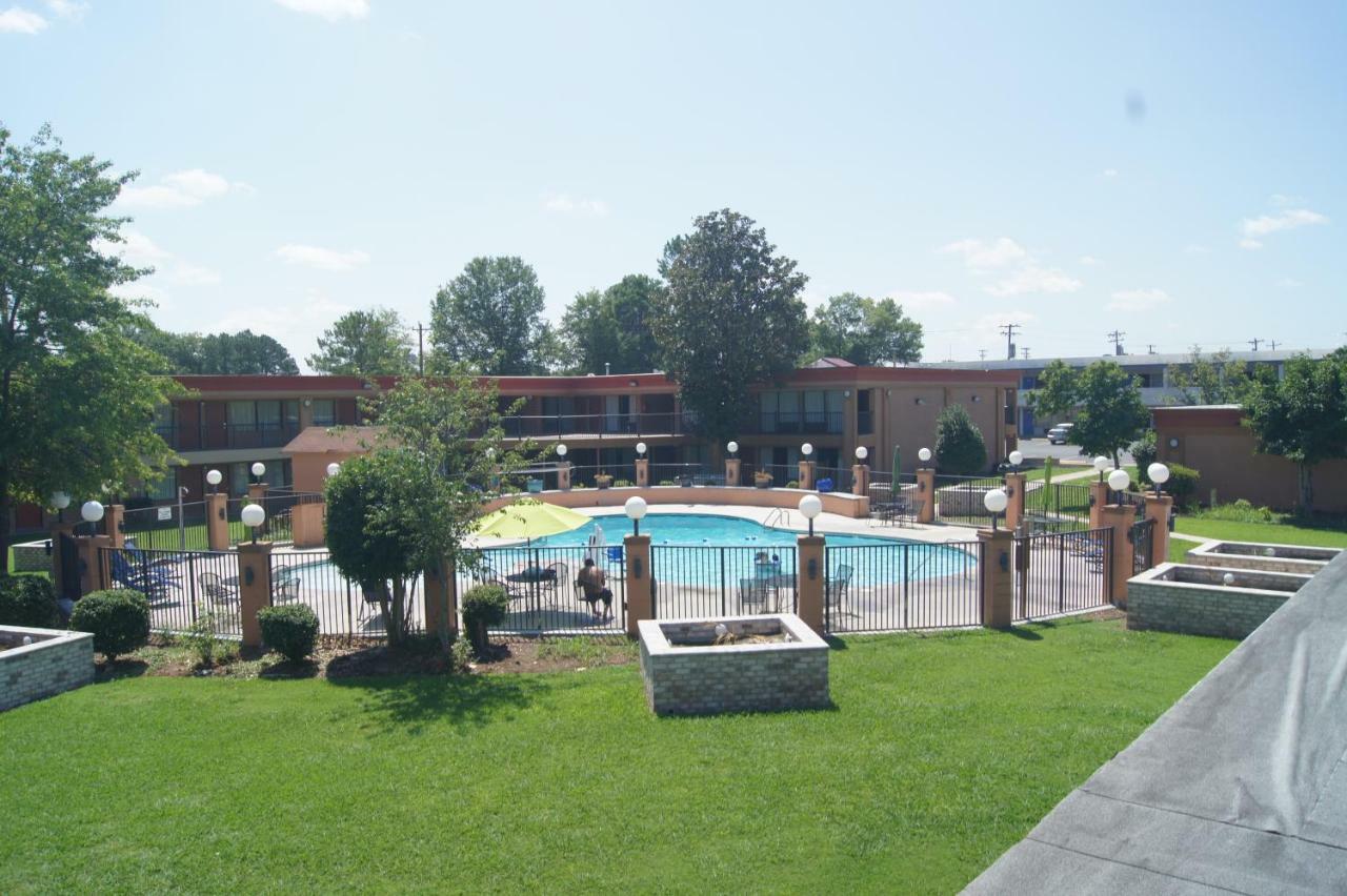 Days Inn By Wyndham Durham/Near Duke University Eksteriør bilde