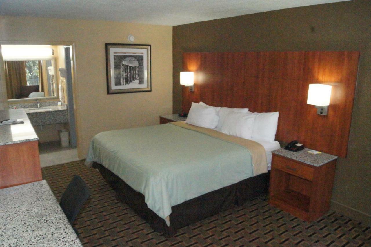 Days Inn By Wyndham Durham/Near Duke University Eksteriør bilde